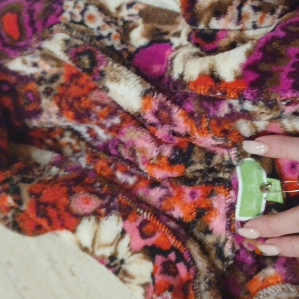 Vera Bradley Hooded/Belted Plush Floral Robe - Picture 5 of 6